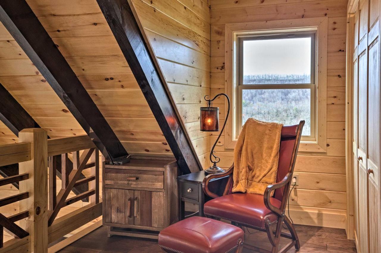 Hilltop Cabin On 5 Acres With Hot Tub And Waterfall! ブライソン・シティ エクステリア 写真