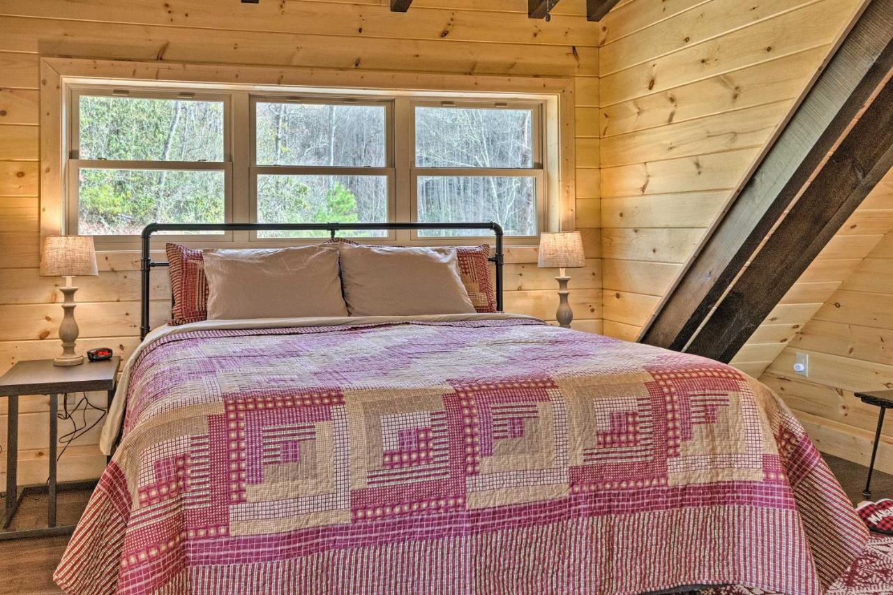 Hilltop Cabin On 5 Acres With Hot Tub And Waterfall! ブライソン・シティ エクステリア 写真