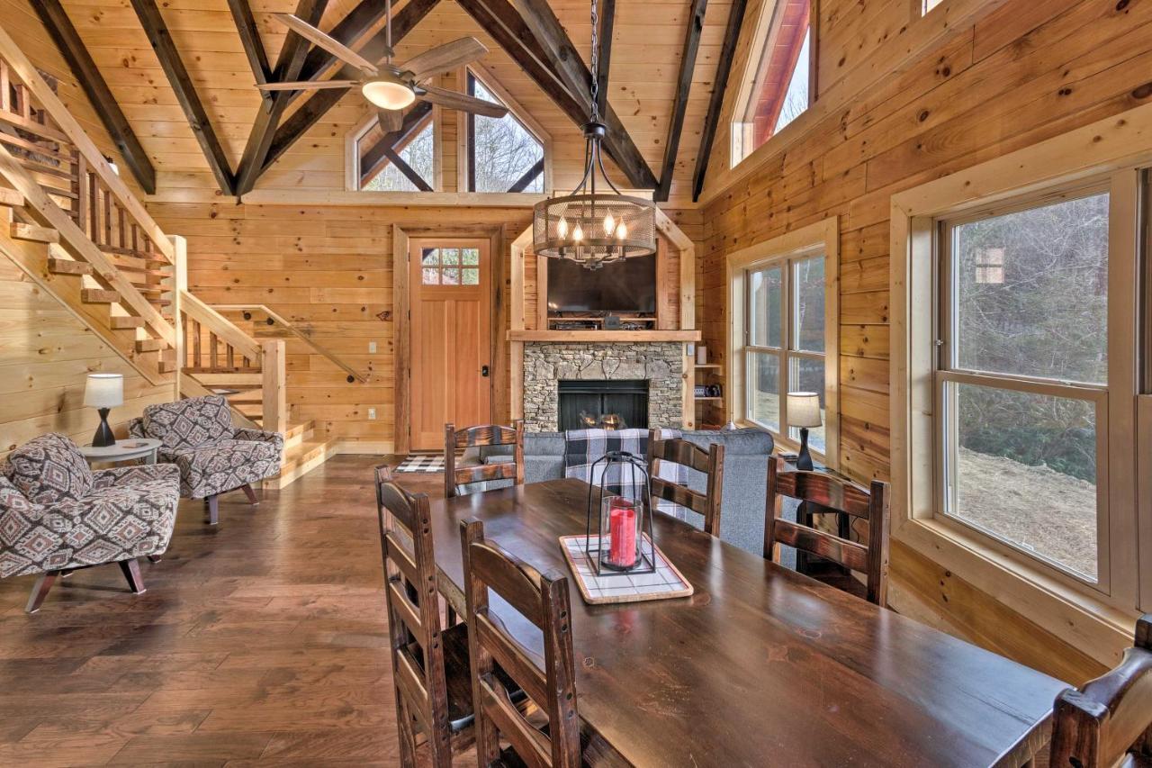 Hilltop Cabin On 5 Acres With Hot Tub And Waterfall! ブライソン・シティ エクステリア 写真