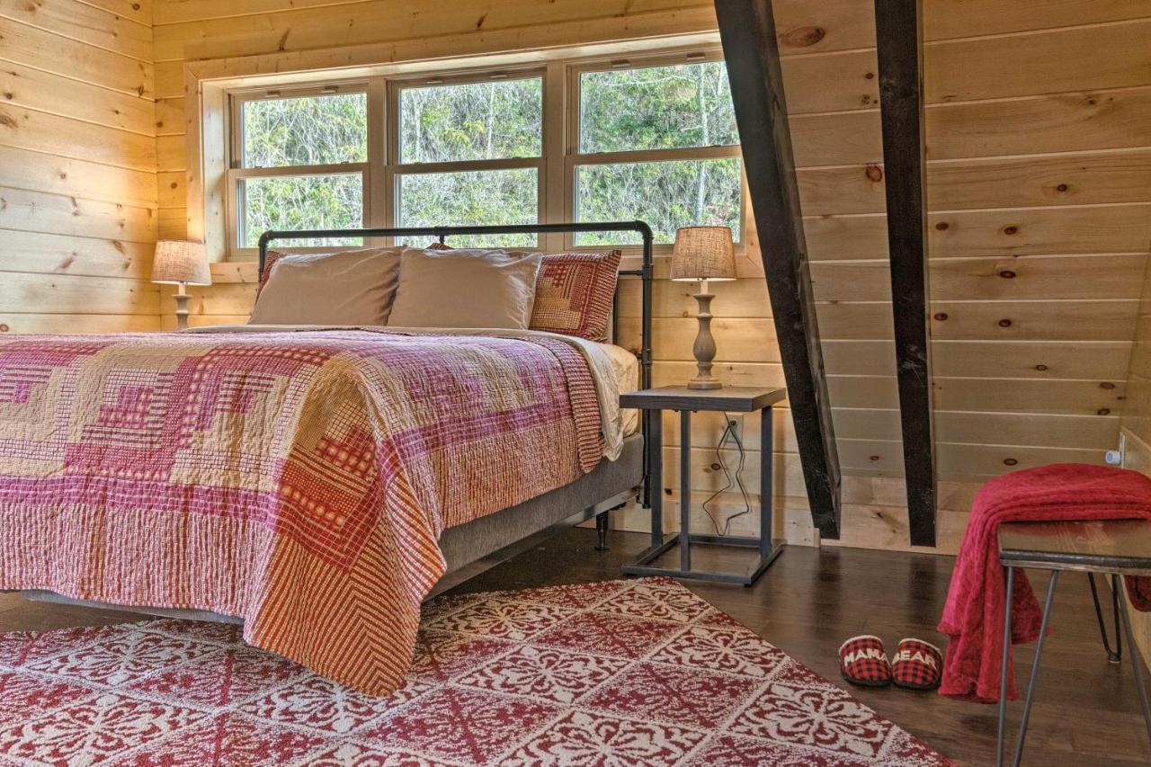 Hilltop Cabin On 5 Acres With Hot Tub And Waterfall! ブライソン・シティ エクステリア 写真