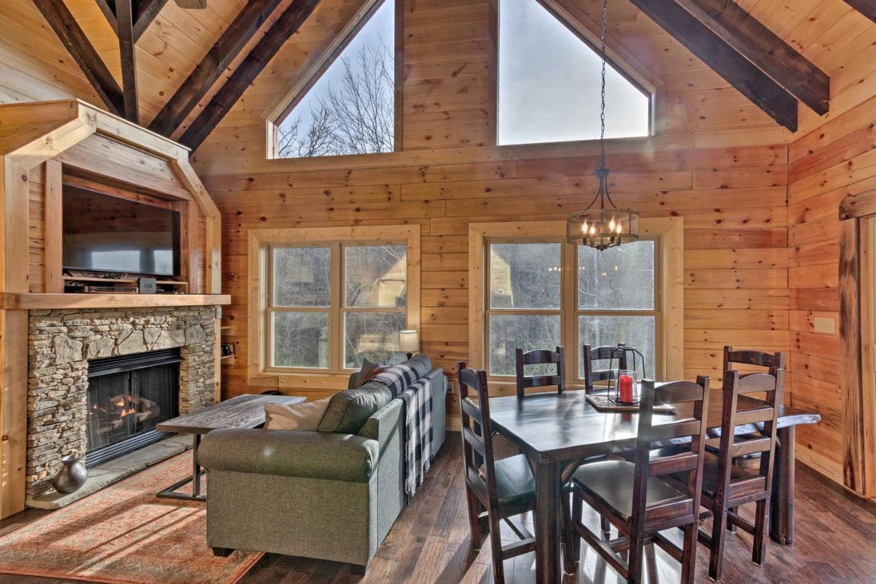 Hilltop Cabin On 5 Acres With Hot Tub And Waterfall! ブライソン・シティ エクステリア 写真