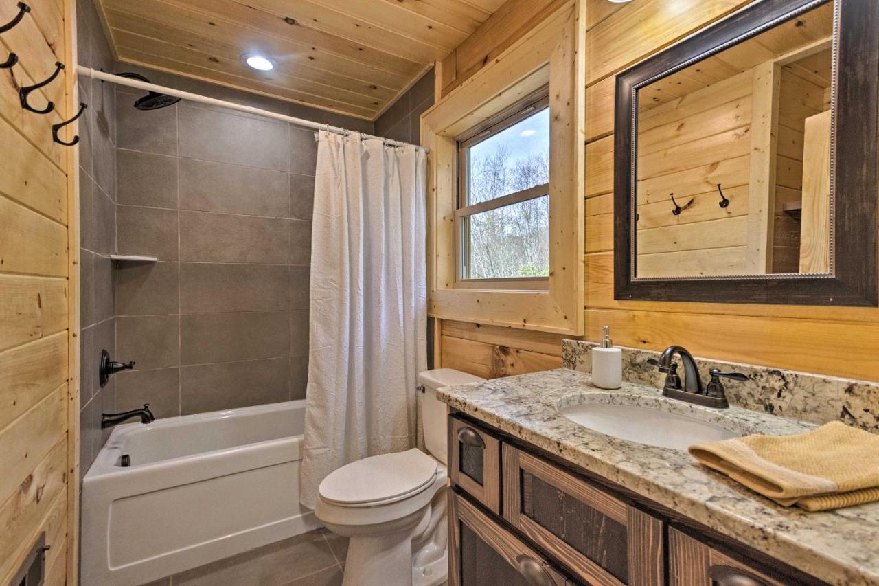 Hilltop Cabin On 5 Acres With Hot Tub And Waterfall! ブライソン・シティ エクステリア 写真
