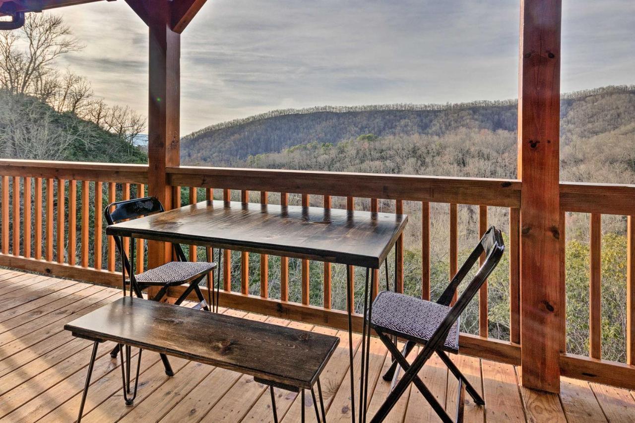Hilltop Cabin On 5 Acres With Hot Tub And Waterfall! ブライソン・シティ エクステリア 写真