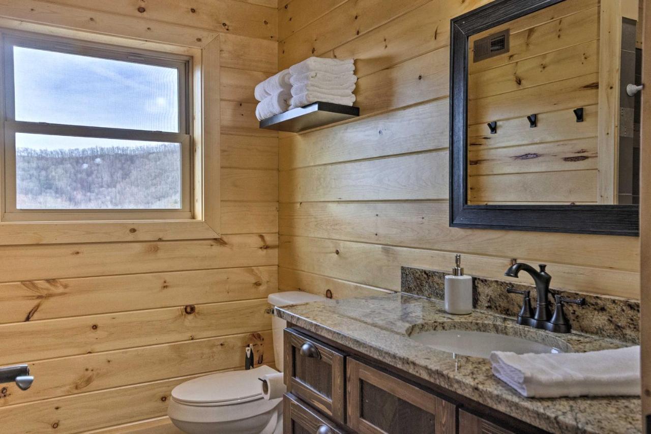 Hilltop Cabin On 5 Acres With Hot Tub And Waterfall! ブライソン・シティ エクステリア 写真