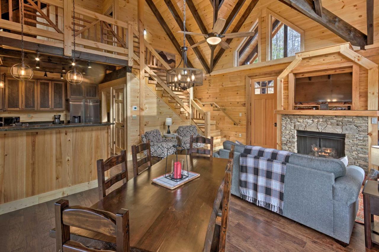 Hilltop Cabin On 5 Acres With Hot Tub And Waterfall! ブライソン・シティ エクステリア 写真