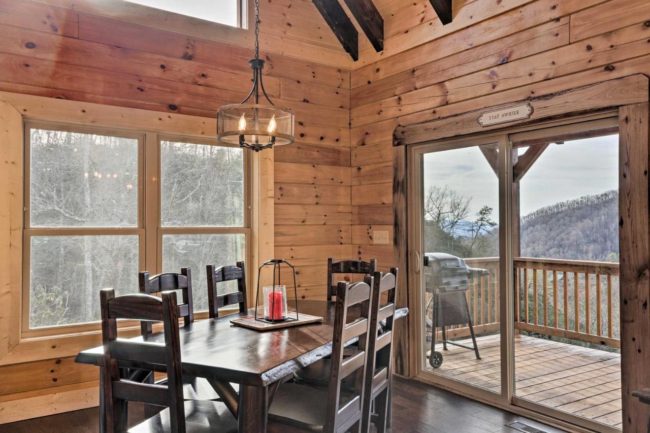 Hilltop Cabin On 5 Acres With Hot Tub And Waterfall! ブライソン・シティ エクステリア 写真