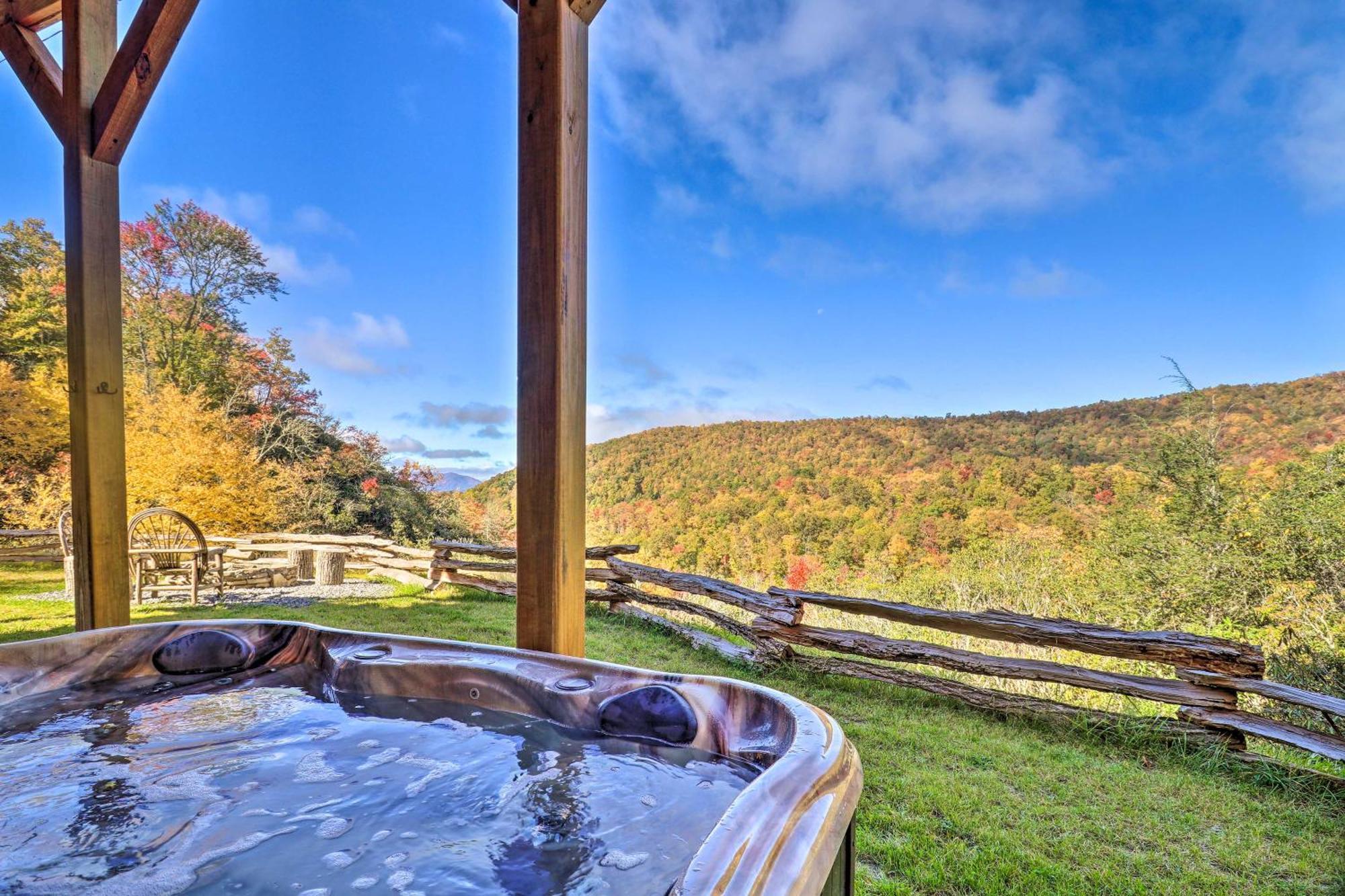 Hilltop Cabin On 5 Acres With Hot Tub And Waterfall! ブライソン・シティ エクステリア 写真